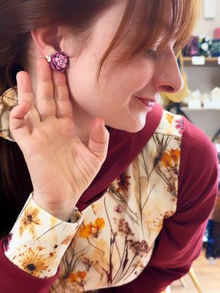 ✨ „Když se spojí dvě tvůrčí duše, vznikne něco, co má duši i příběh.“ 💫 Moje náušnice Šípková růže našly svou dokonalou...